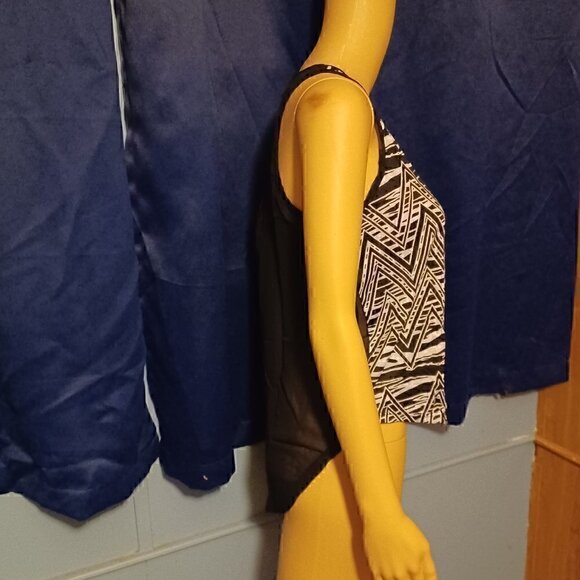 NWT - BOA Cute Pull Over Top (USA) - Picture 5 of 8